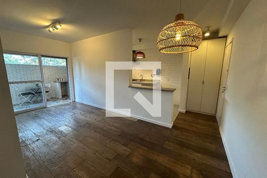 Sala de apartamento para alugar com 2 quartos, 78m² em Empresarial 18 do Forte, Barueri