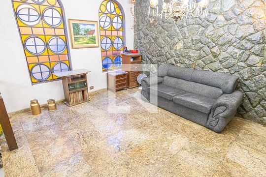 Sala de televisão de casa à venda com 5 quartos, 360m² em São José, Belo Horizonte
