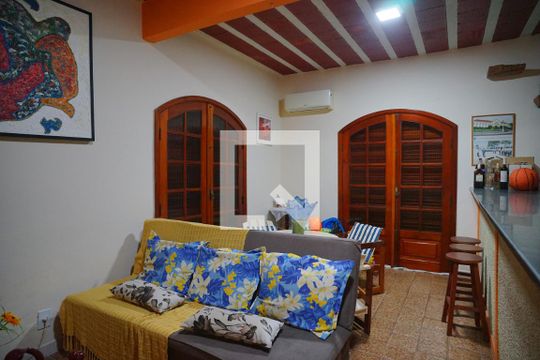 Sala 1 de casa para alugar com 4 quartos, 349m² em Itaipuaçu, Maricá