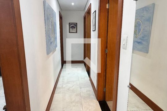 Corredor de casa à venda com 3 quartos, 280m² em Jardim Faria Lima, São Paulo