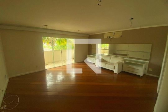 Casa à venda com 4 quartos, 600m² em Barra da Tijuca, Rio de Janeiro