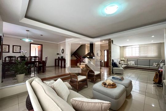 Sala de casa à venda com 4 quartos, 390m² em Parque São Quirino, Campinas