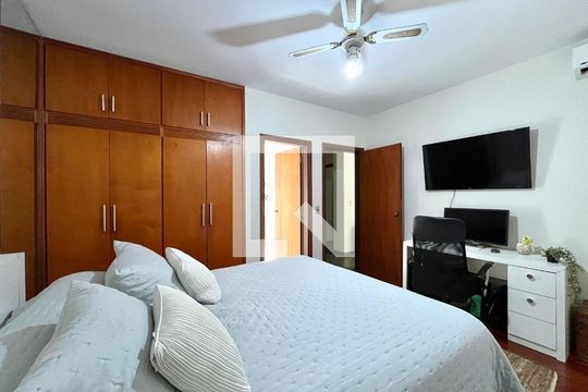Suíte 1 de casa à venda com 4 quartos, 390m² em Parque São Quirino, Campinas