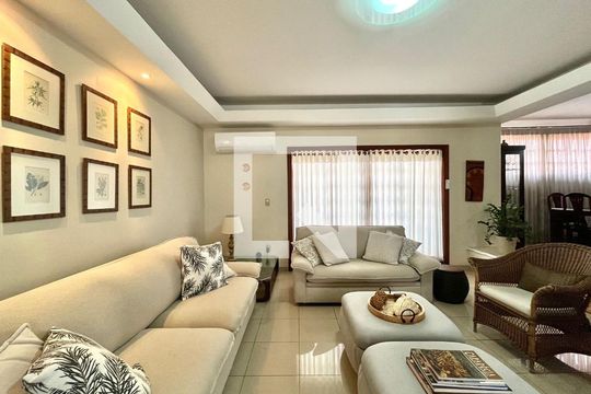 Sala de casa à venda com 4 quartos, 390m² em Parque São Quirino, Campinas