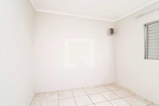 Casa 1 - Quarto de casa à venda com 4 quartos, 88m² em Conjunto Residencial José Bonifácio, São Paulo