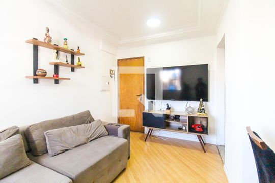 Sala de apartamento para alugar com 2 quartos, 48m² em Vila Carmosina, São Paulo
