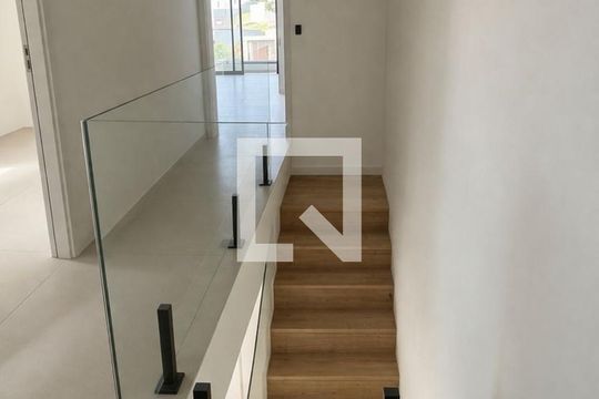 Sala de casa de condomínio à venda com 3 quartos, 125m² em Alphaville, Santana de Parnaíba