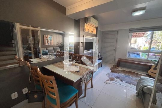 Sala de casa de condomínio à venda com 2 quartos, 115m² em Rondônia, Novo Hamburgo