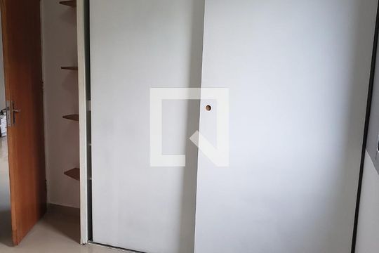 Quarto de apartamento para alugar com 2 quartos, 32m² em Jardim Record, Taboão da Serra