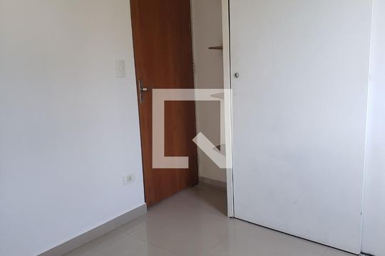 Quarto de apartamento para alugar com 2 quartos, 32m² em Jardim Record, Taboão da Serra