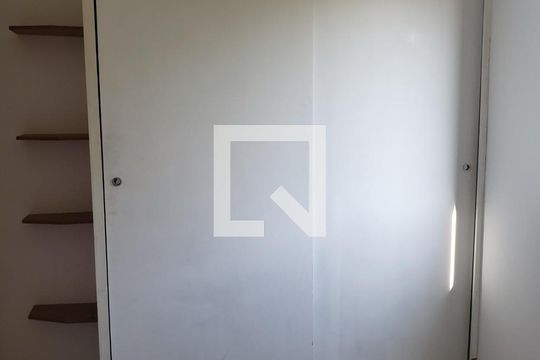 Quarto de apartamento para alugar com 2 quartos, 32m² em Jardim Record, Taboão da Serra