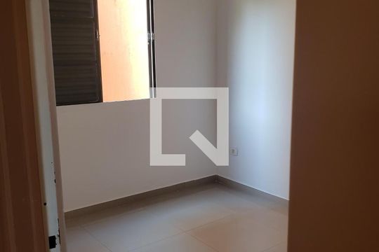 Quarto de apartamento para alugar com 2 quartos, 32m² em Jardim Record, Taboão da Serra
