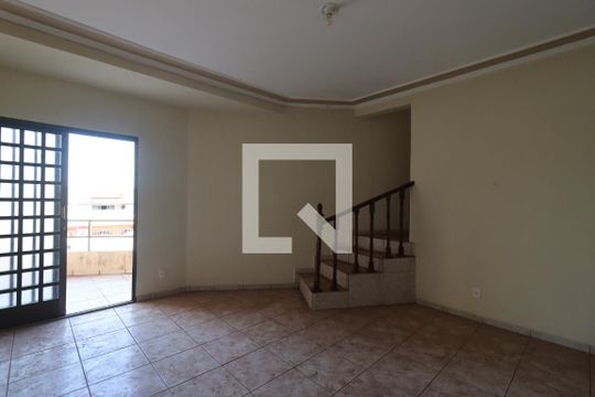 Sala de casa para alugar com 4 quartos, 200m² em Sumarezinho, Ribeirão Preto