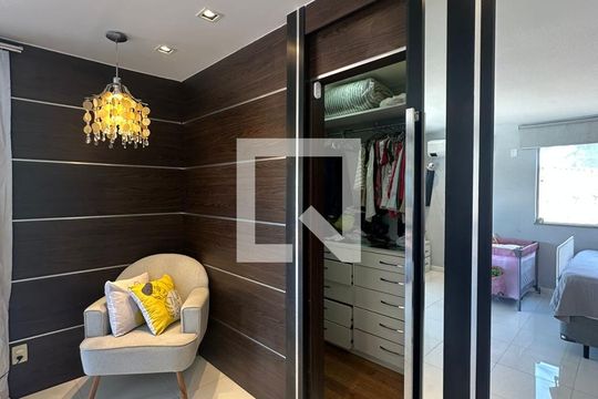 Quarto de casa de condomínio à venda com 4 quartos, 352m² em Piratininga, Niterói