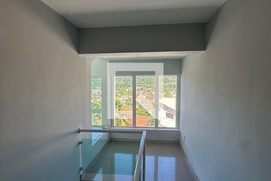 Corredor de casa de condomínio à venda com 4 quartos, 352m² em Piratininga, Niterói