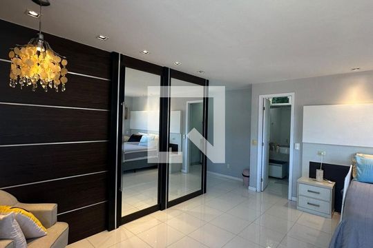 Quarto de casa de condomínio à venda com 4 quartos, 352m² em Piratininga, Niterói