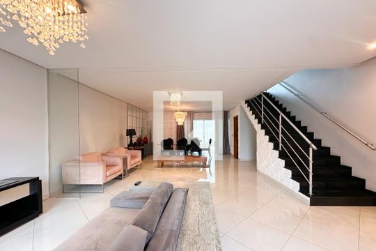 Sala de casa para alugar com 4 quartos, 325m² em Parque dos Passaros, São Bernardo do Campo