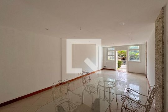 Sala de casa de condomínio à venda com 3 quartos, 220m² em Recreio dos Bandeirantes, Rio de Janeiro