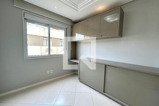 Quarto 1 de apartamento para alugar com 3 quartos, 76m² em Agronômica, Florianópolis
