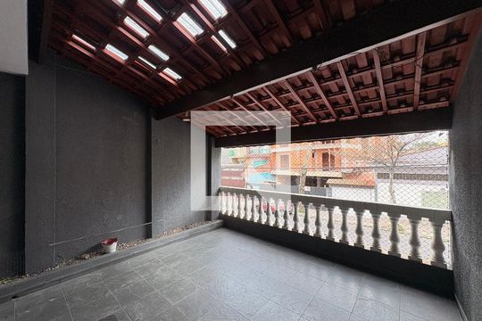 Varanda  de casa para alugar com 3 quartos, 191m² em Parque das Nações, Santo André