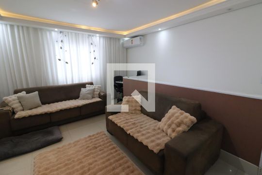 Sala 1 de casa à venda com 4 quartos, 225m² em Vila Yolanda, Osasco
