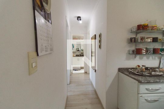 Corredor de apartamento à venda com 3 quartos, 60m² em Vila Dionisia, São Paulo