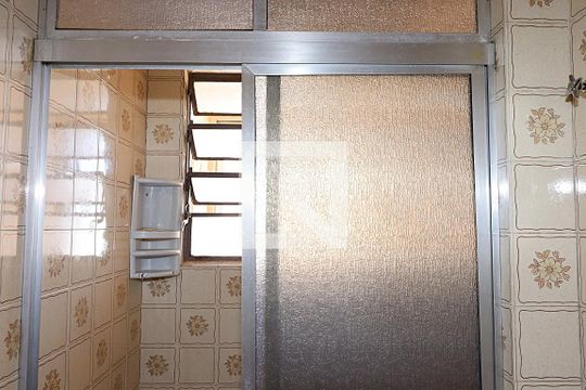 Banheiro de kitnet/studio à venda com 1 quarto, 35m² em Rubem Berta, Porto Alegre
