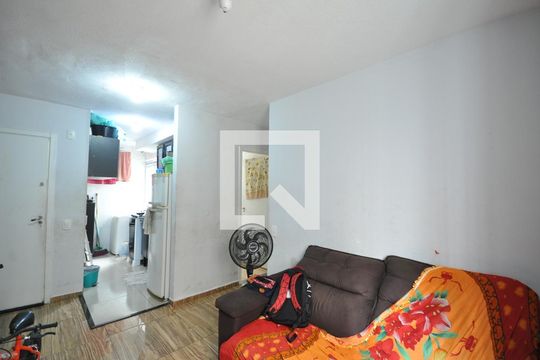 Sala de apartamento para alugar com 2 quartos, 34m² em Jardim Recanto Verde, São Paulo