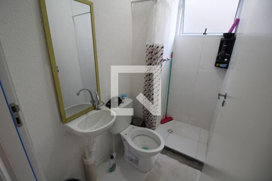 Banheiro Social de apartamento para alugar com 2 quartos, 41m² em Taquara, Rio de Janeiro