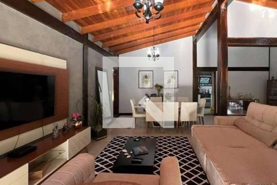 Sala de casa de condomínio para alugar com 5 quartos, 320m² em Chácara dos Lagos, Cotia