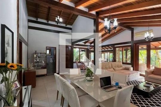 Sala de casa de condomínio para alugar com 5 quartos, 320m² em Chácara dos Lagos, Cotia