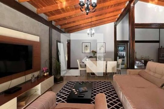 Sala de casa de condomínio para alugar com 5 quartos, 320m² em Chácara dos Lagos, Cotia