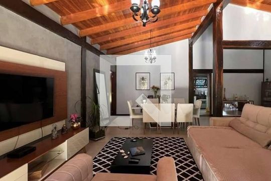 Sala de casa de condomínio para alugar com 5 quartos, 320m² em Chácara dos Lagos, Cotia