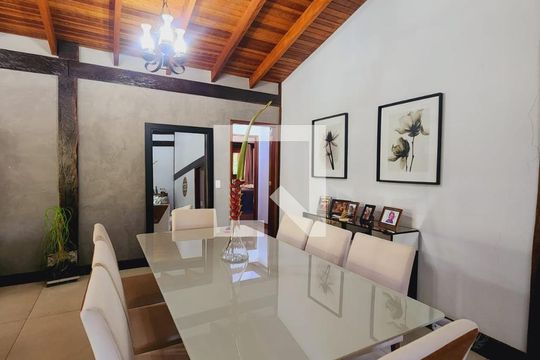 Sala de casa de condomínio para alugar com 5 quartos, 320m² em Chácara dos Lagos, Cotia