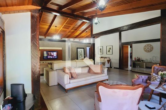 Sala de casa de condomínio para alugar com 5 quartos, 320m² em Chácara dos Lagos, Cotia