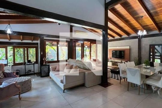 Sala de casa de condomínio para alugar com 5 quartos, 320m² em Chácara dos Lagos, Cotia