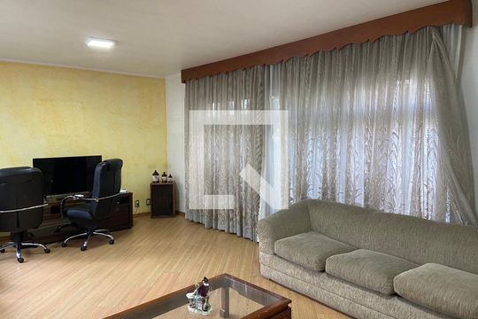Casa à venda com 4 quartos, 320m² em Caxingui, São Paulo