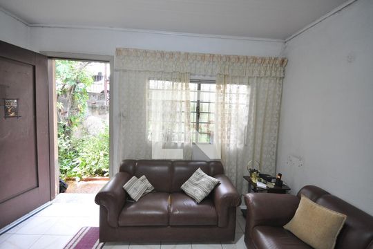 Casa à venda com 4 quartos, 204m² em Vila Paiva, São Paulo