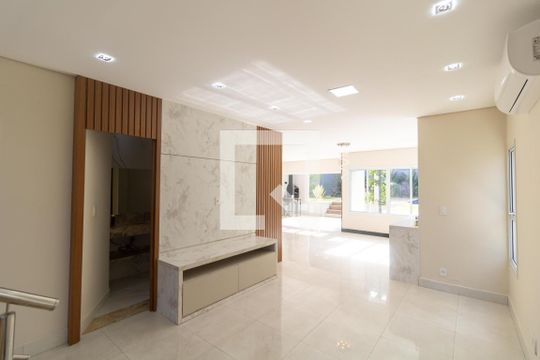 Salas de casa de condomínio à venda com 3 quartos, 270m² em Swiss Park, Campinas