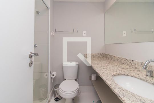 Banheiro social de apartamento à venda com 1 quarto, 28m² em Partenon, Porto Alegre