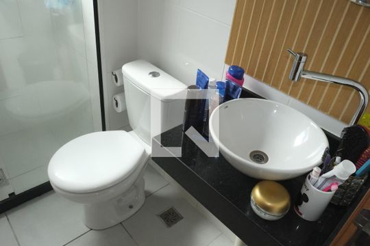 Banheiro de apartamento para alugar com 2 quartos, 5m² em Jardim Alvorada, Nova Iguaçu