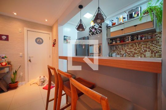Cozinha de apartamento para alugar com 2 quartos, 67m² em Coqueiros, Florianópolis