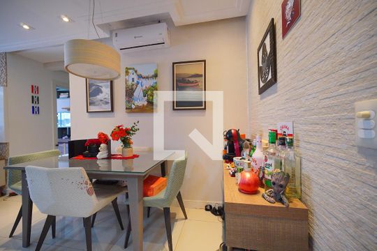 Sala de apartamento para alugar com 2 quartos, 67m² em Coqueiros, Florianópolis