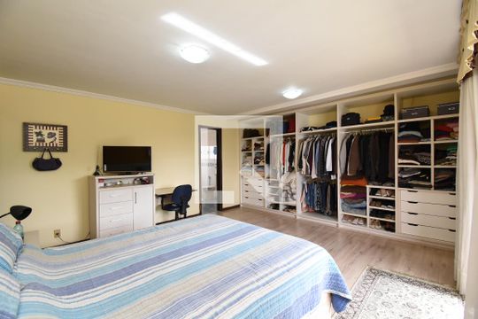 Suíte de casa de condomínio à venda com 3 quartos, 450m² em Boa Vista, Curitiba