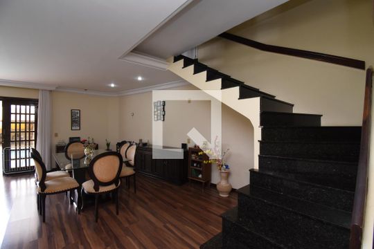 Sala de casa de condomínio à venda com 3 quartos, 450m² em Boa Vista, Curitiba