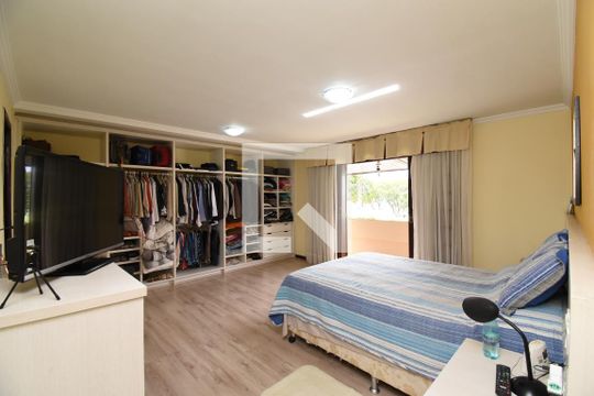 Suíte de casa de condomínio à venda com 3 quartos, 450m² em Boa Vista, Curitiba