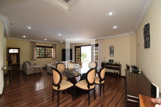 Sala de casa de condomínio à venda com 3 quartos, 450m² em Boa Vista, Curitiba