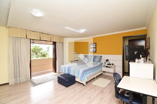 Suíte de casa de condomínio à venda com 3 quartos, 450m² em Boa Vista, Curitiba