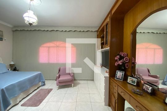 Casa à venda com 3 quartos, 212m² em Inhaúma, Rio de Janeiro