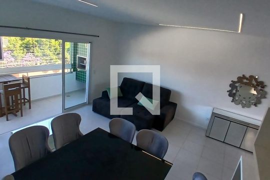 Sala de apartamento para alugar com 3 quartos, 104m² em Canasvieiras, Florianópolis